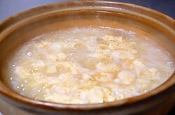 絶品の水炊き鍋の〆雑炊